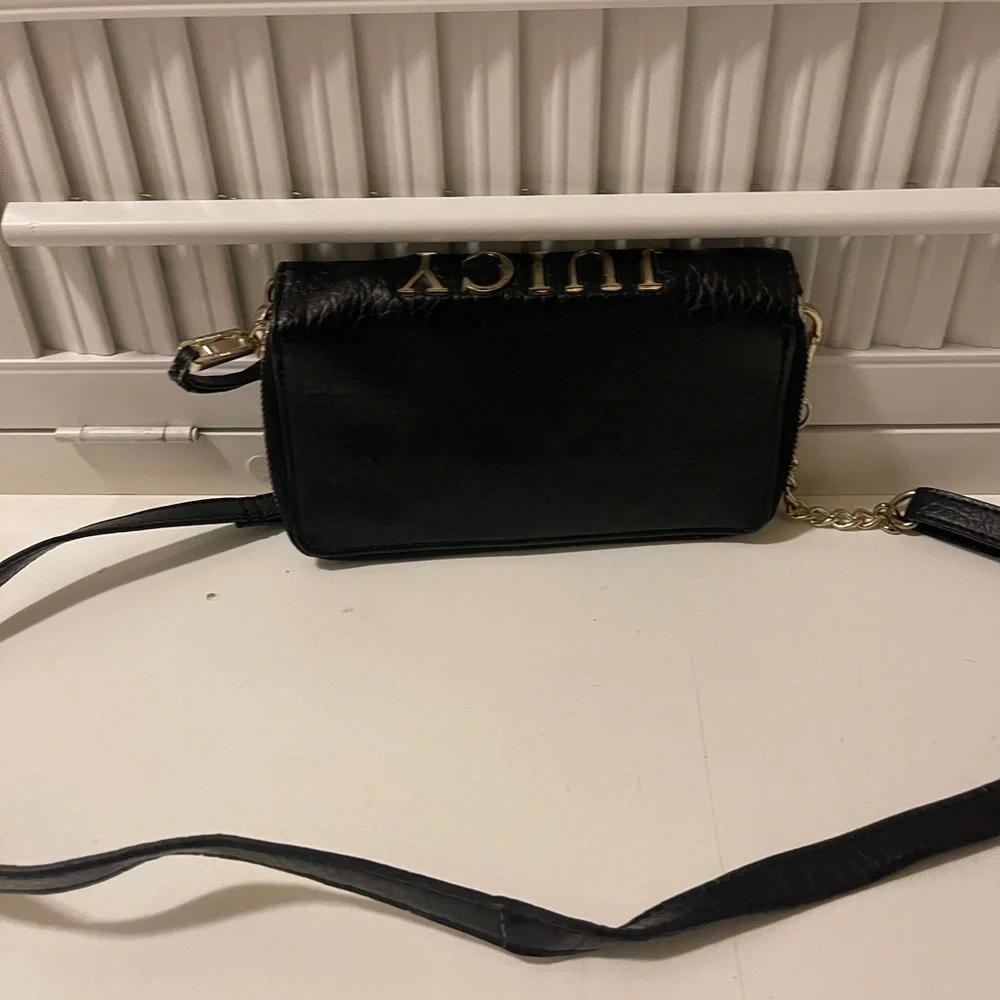 JUICY COUTURE • WALLETS AND CARDHOLDERS. Beautiful wallet with big logo in top